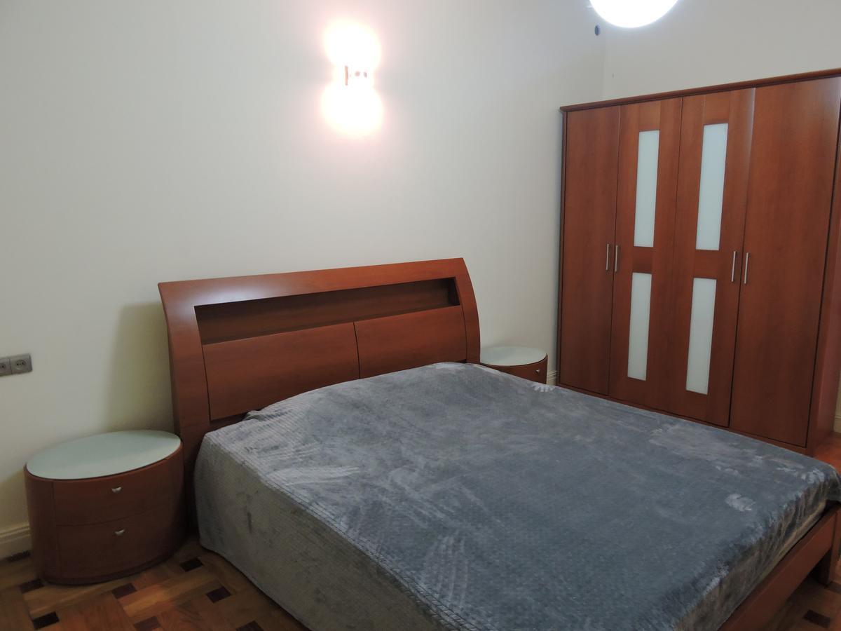 1 Shota Rustaveli Avenue Appartement Tbilisi Buitenkant foto