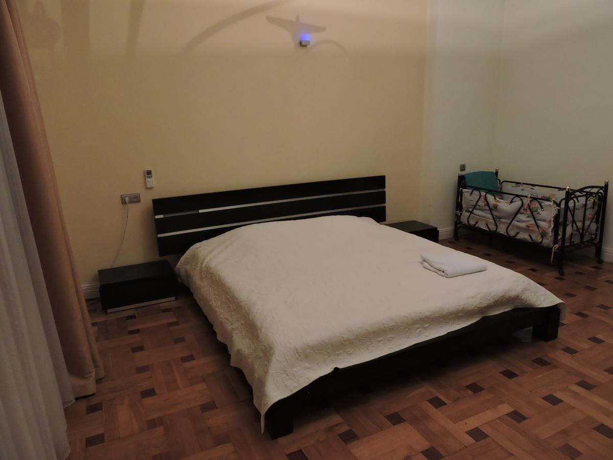 1 Shota Rustaveli Avenue Appartement Tbilisi Buitenkant foto