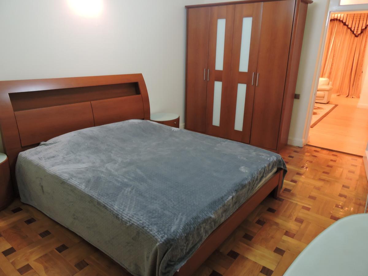1 Shota Rustaveli Avenue Appartement Tbilisi Buitenkant foto