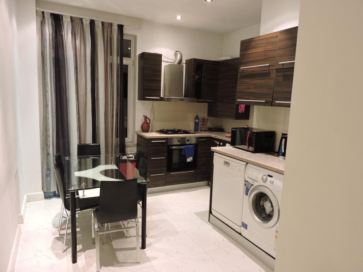 1 Shota Rustaveli Avenue Appartement Tbilisi Buitenkant foto